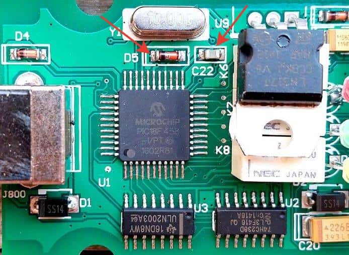 Диод D5 и конденсатор C22 на плате OP-COM ver 6 (вид ближе)